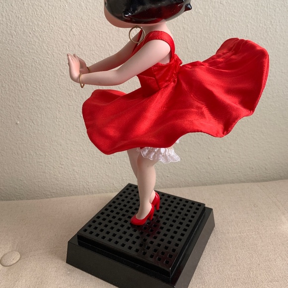 Betty Boop Porcelain Doll - Picture 6 of 7
